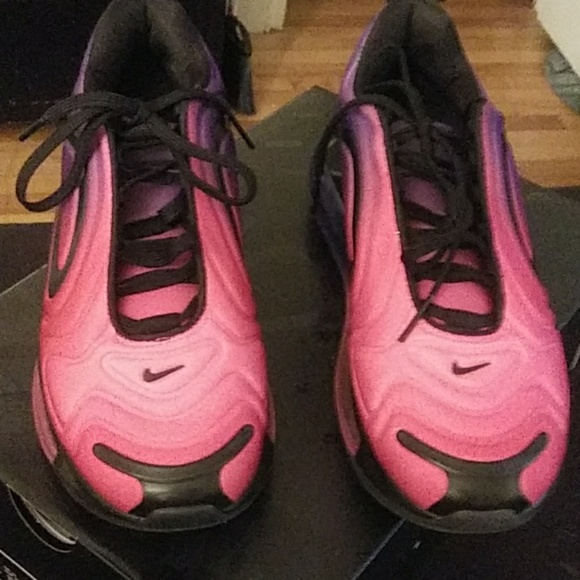 W air max 720 - Picture 2 of 3